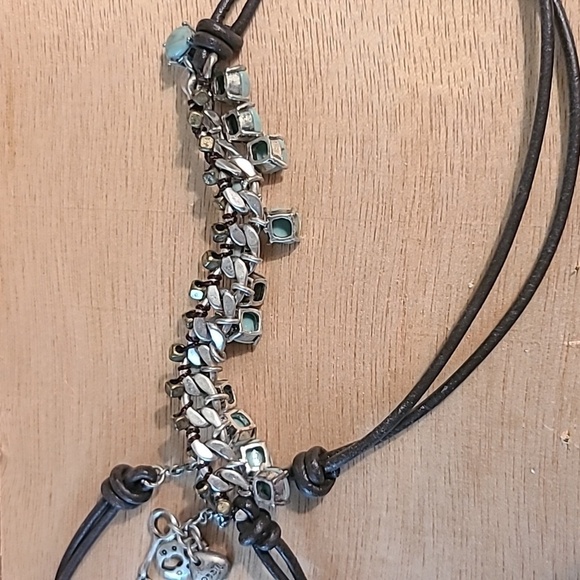 Fossil necklace with green stones and silver color. - Picture 6 of 6